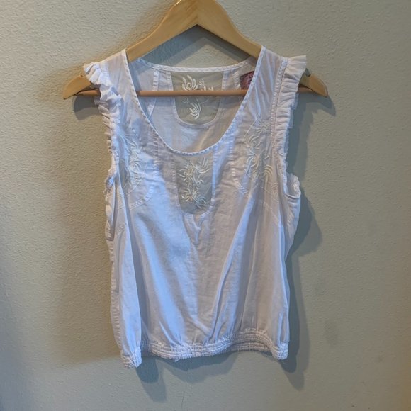 Free People Tops - Free People White Lace Floral Embroidered Vintage Tank Top